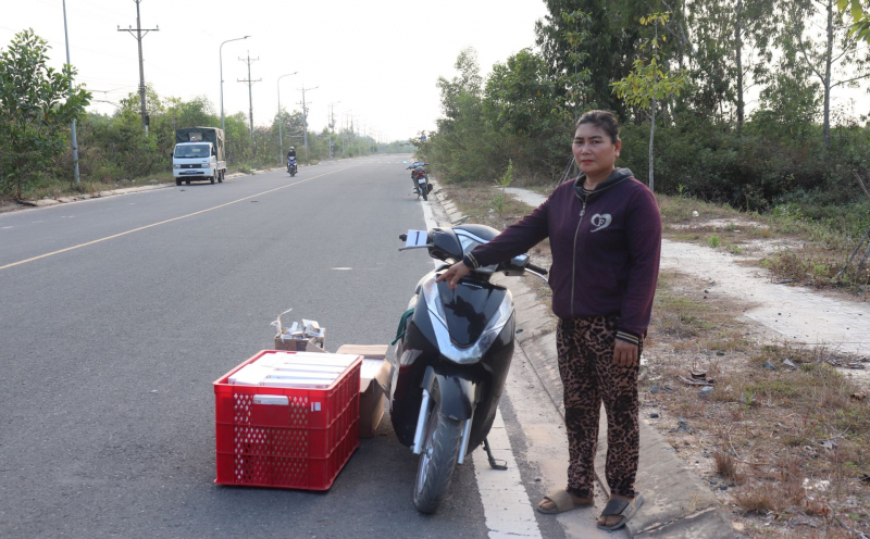 Bắt quả tang đối tượng vận chuyển gần 1.600 bao thuốc lậu về Việt Nam